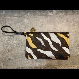 NEW - Louis Vuitton LV x LOL League of Legends Stripe Neverfull Pochette